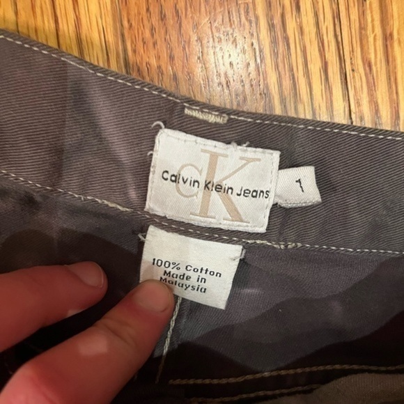 Calvin Klein Jeans Distressed Splatter Jeans Women's Size 1 - Picture 3 of 6